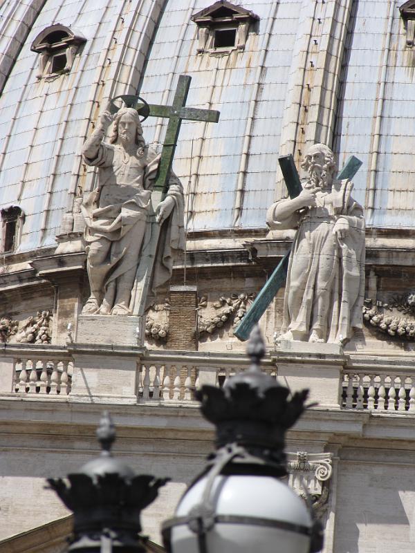 beelden_op_basilica di san pietro.jpg - Prachtige beelden overal rond het Sint Pieterplein.